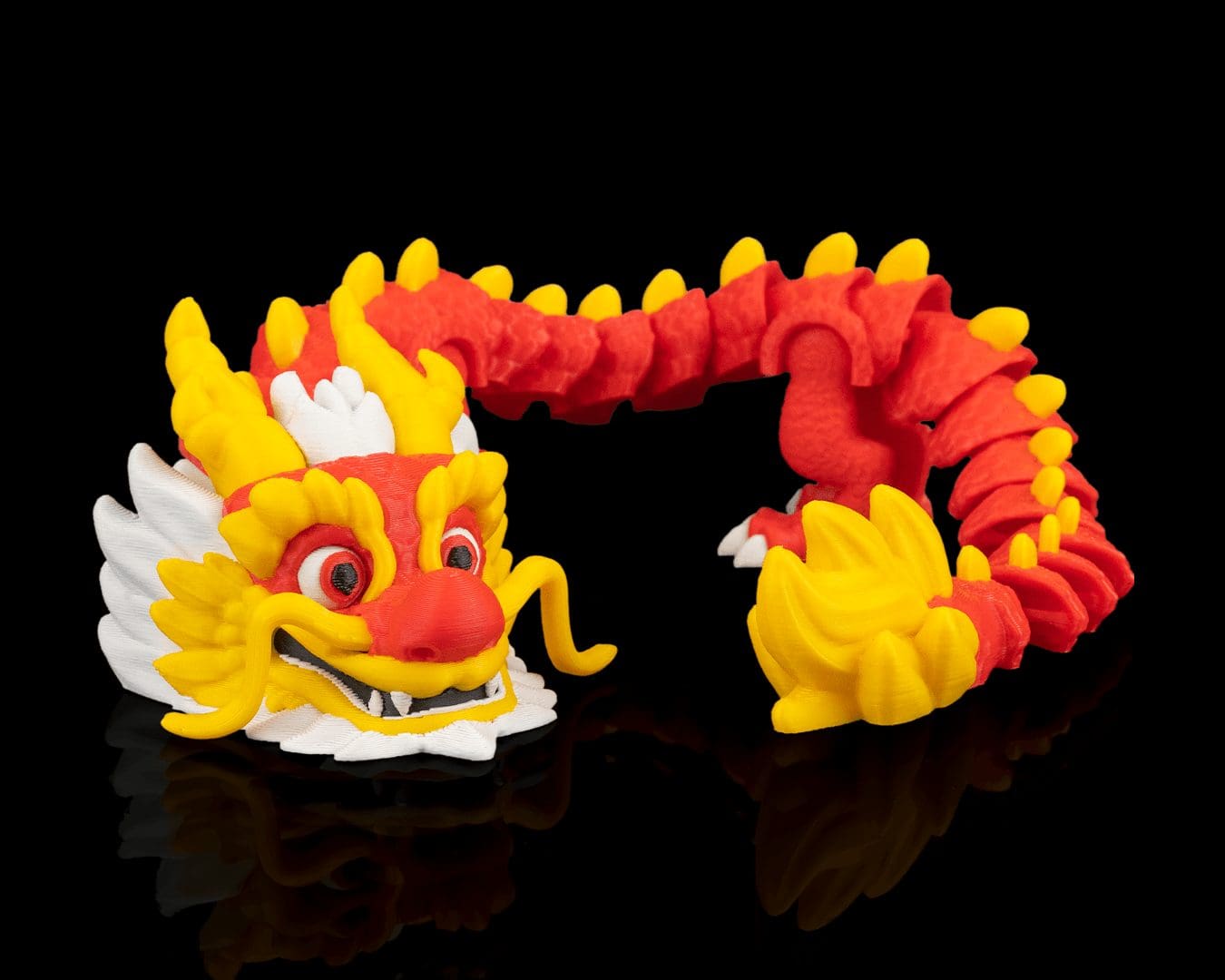 Dragão da Fortuna Articulado impresso em 3D com corpo flexível e segmentos articulados, ideal para decoração e coleção